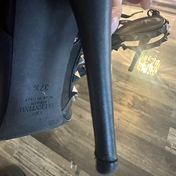 Valentino Garavani Rockstud Black Women's Shoes - Picture 13 of 14